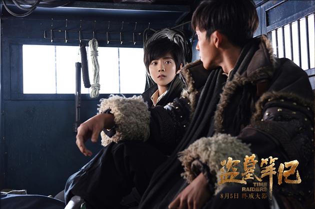 吴邪目视张起灵