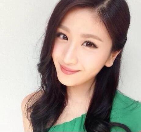 厕所野战门女星再出山 搭肌肉男猛亲(图)