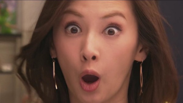北川景子在《卖房女》的招牌表情“GO”在网路爆红。