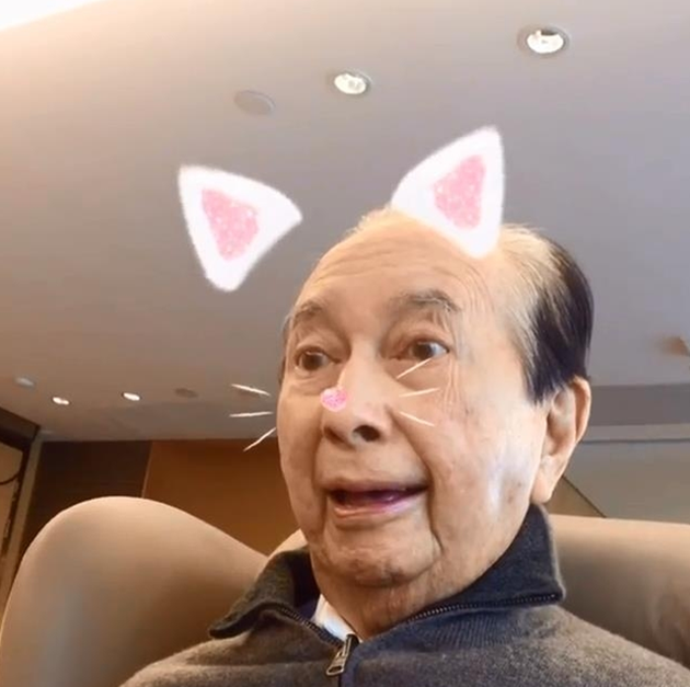 
赌王变身喵星人