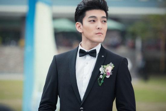 隋咏良饰演郑言