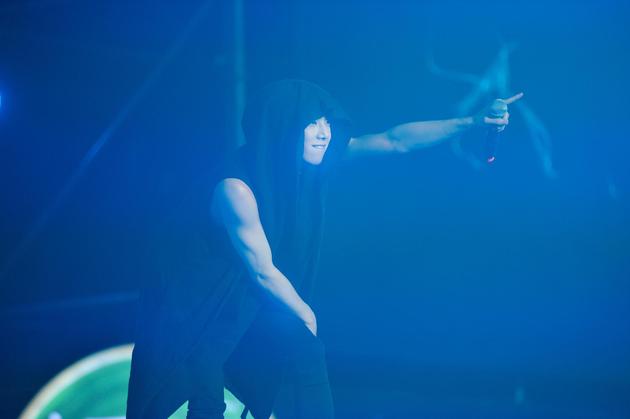 华晨宇畅响盛典造型酷炫