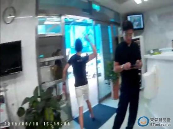 赖姓男子大闹派出所