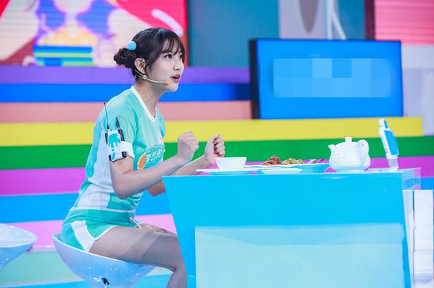 《甜心》李艺彤曝SNH48八卦:吃咖喱解压|SNH