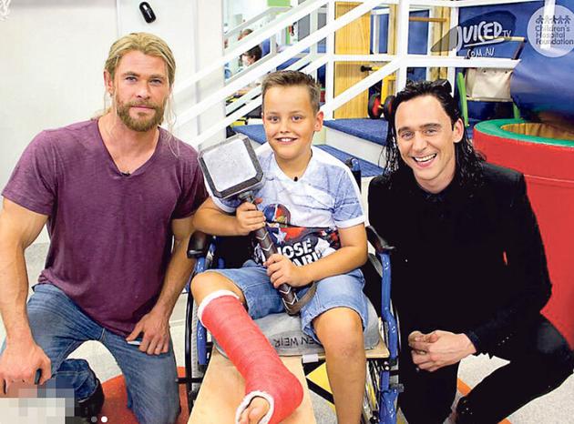 雷神和邪神洛基一同探病童