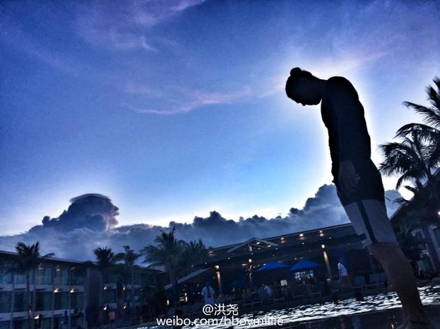 摘要 洪尧在微博晒出多张出游照片,变身旅游小达人,挑战极限运动.