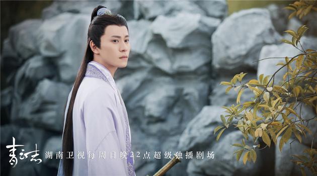 秦俊杰饰曾书书