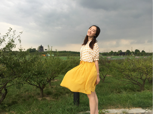 蒋梦婕波点衬衫