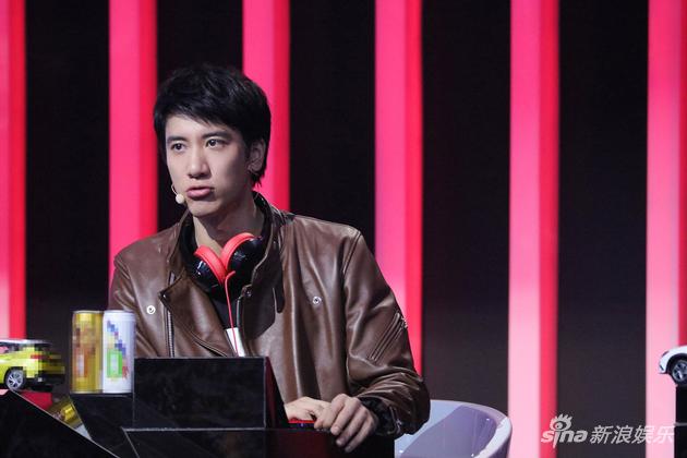 凤凰传奇套路深 《盖世》现场骗歌王力宏|凤凰