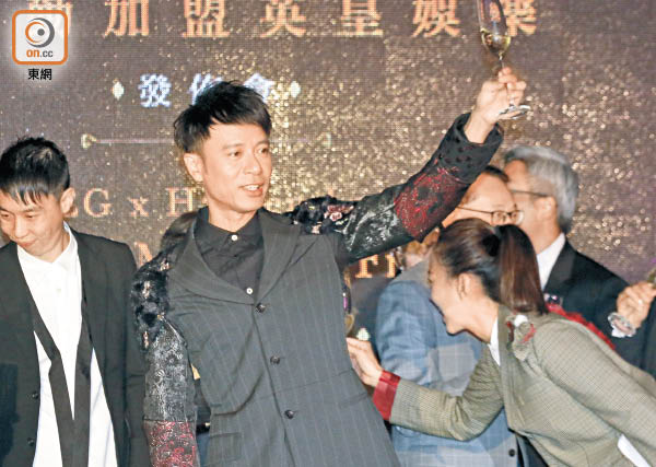 李克勤的转会费够养两代，足以令家人衣食无忧。