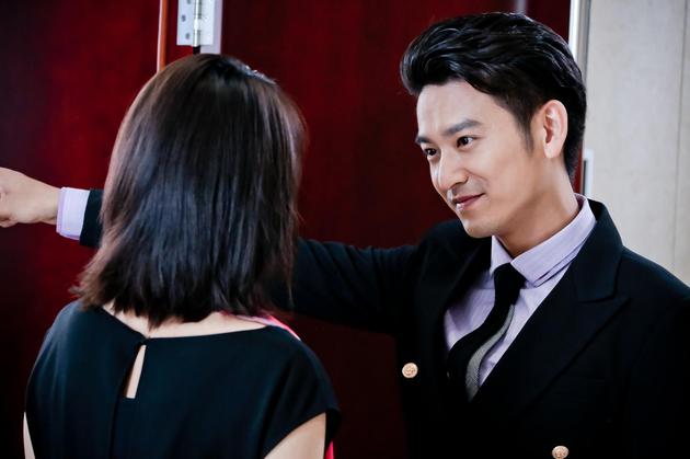 剧照-袁文康在《太太万岁》中饰演陆奋