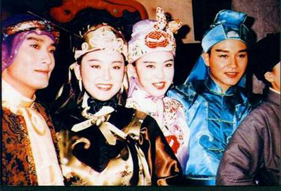 1993年《东成西就》中的旧式古装