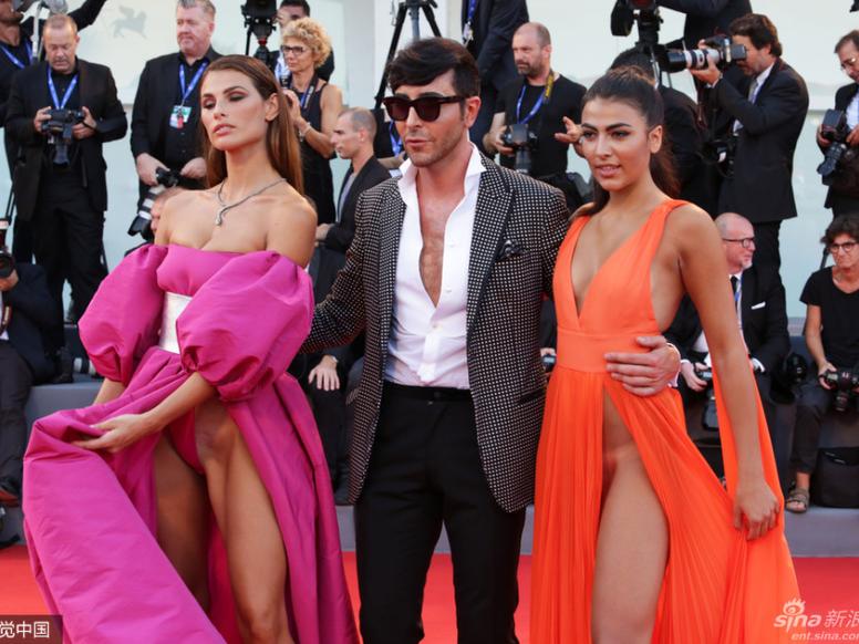 女星走红毯高开叉内裤失踪