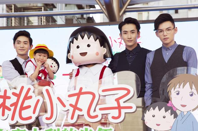 骆明劼、杨亘、朱星杰与小丸子合影