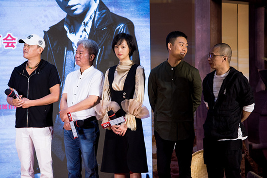 何杜娟现身发布会