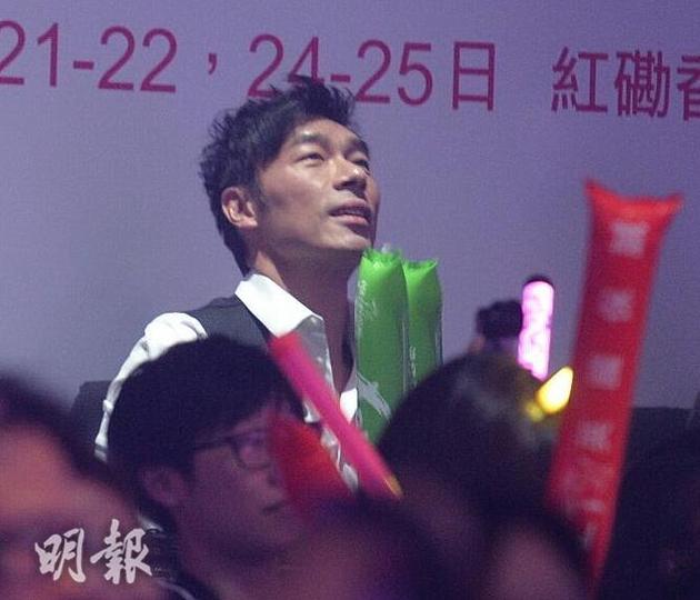 许志安听到郑秀文这样说,甜丝丝地笑起来