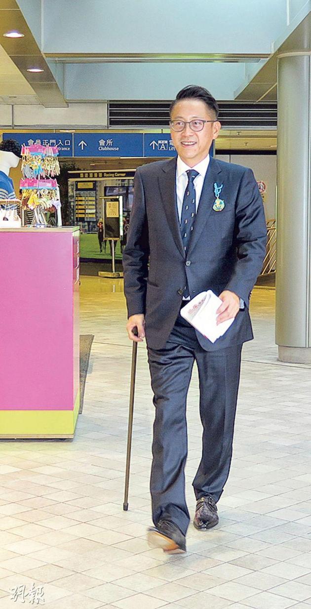许晋亨独个儿进马场