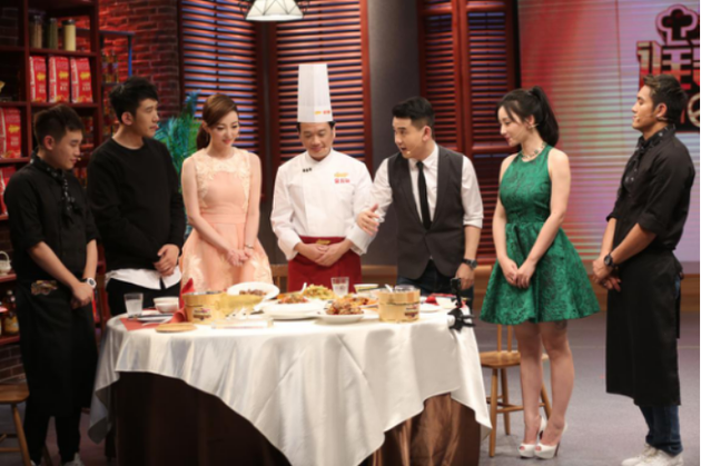 柳岩不仅要和脸脸拼口条，还要同名厨过招