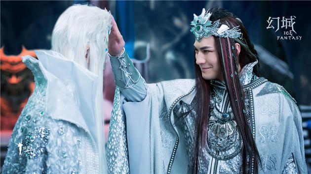 6张 严屹宽渊祭上线 新浪娱乐讯 由耀客传媒出品的电视剧《幻城》在