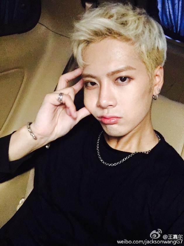 王嘉尔关心粉丝不忘撩妹:想跟你们在一起|王嘉