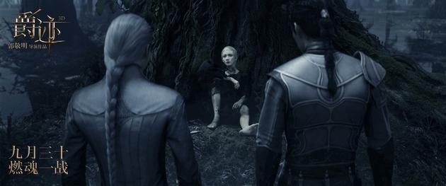 苍白少年倚靠树下