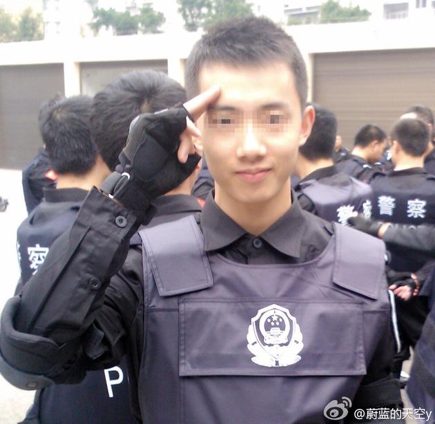 网红警察杨某