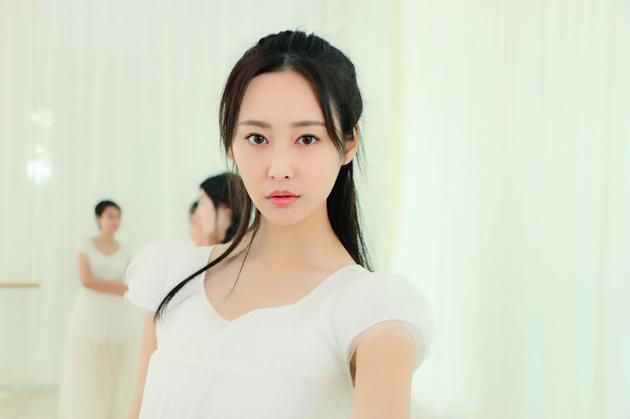 李纯《心理罪》杀青 牵手李易峰演绎初恋
