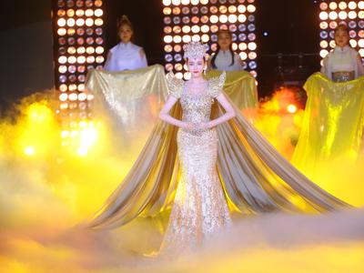 金鹰女神唐嫣酷炫登场