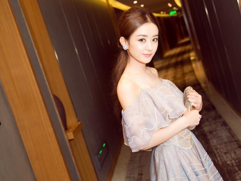 赵丽颖金鹰战袍露香肩超迷人