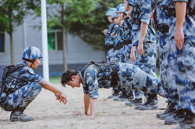 黄子韬被罚俯卧撑