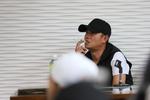 Word天！文章给大学生授课烟酒不离手