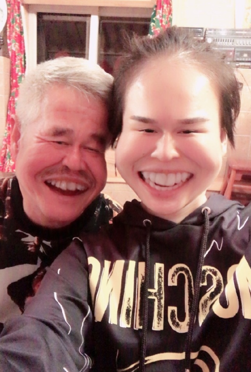 淘气!赵本山女儿晒父女搞怪夸张合影|赵本山|赵一涵_新浪娱乐_新浪网