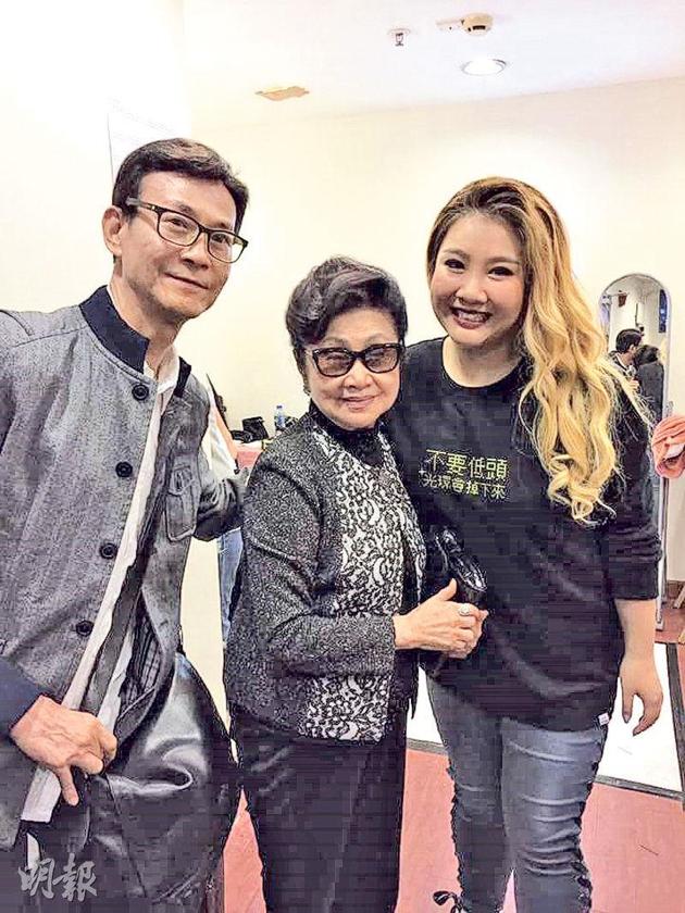 郑少秋(左)到场支持女儿郑欣宜,白雪仙(中)也是座上客。