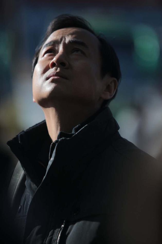 遵循自己的内心还是为了家庭委曲求全，牛爱国无助彷徨