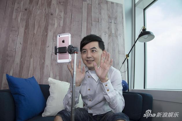 黄子佼玩直播