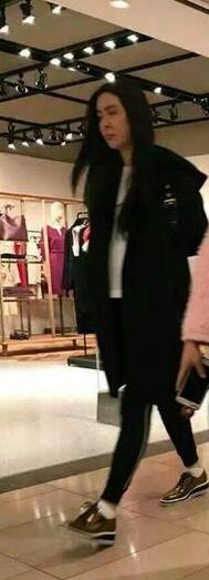 王祖贤打扮休闲