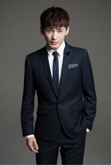 白宇庆粉丝过百万 红秋裤福利惹人爱|白宇|福