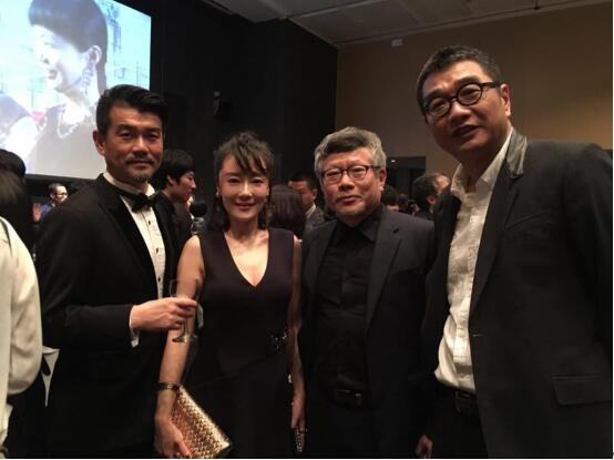 右起谢晓东导演、崔荣培、女主角冯波、齐志