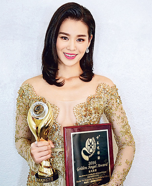 胡杏儿洛杉矶夺视后性感透视装大秀性感