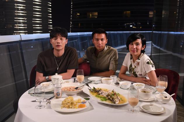 《锋味》吴君如李荣浩曝是“家中大厨”