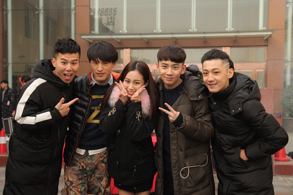 《智能天使250》主创亮相