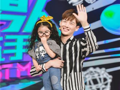 董力称好想看到阿拉蕾长大