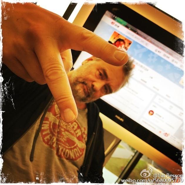 吕克贝松首次微访谈聊嗨 赞吴亦凡好演员