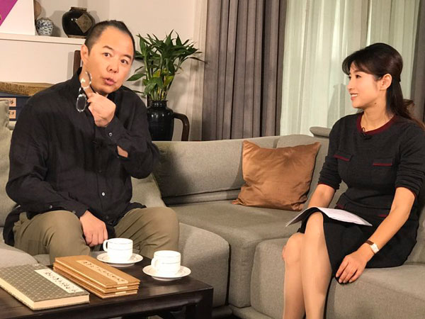 春妮作客张铁林家中 参观部分珍贵藏品_新浪娱乐_新浪网