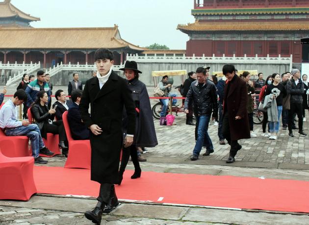 《独步天下》开机 张睿唐艺昕被迫分离|唐艺昕