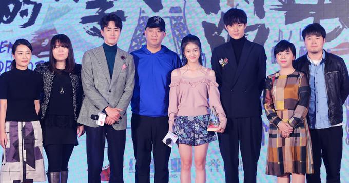 杨玏否认杨立新离婚传闻：爸妈的感情很好