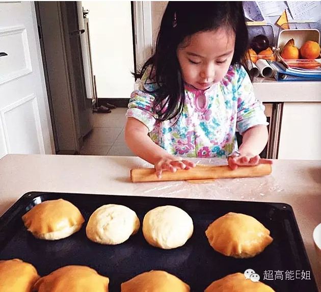 秀桦小朋友手制菠萝包