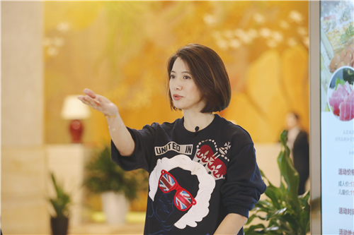 袁咏仪变八卦记者