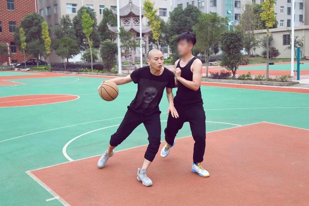 太穿越!陈晓顶清朝发型打篮球喜感十足|陈晓|穿