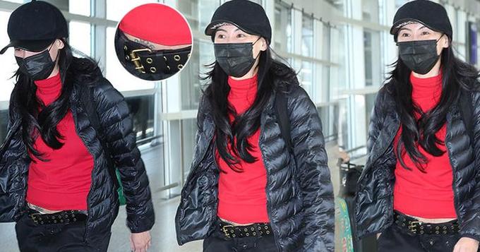 张柏芝垮裤露腰间纹身 口罩难遮肤白貌美